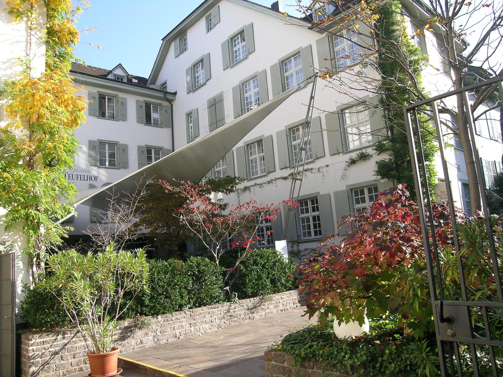 Gast - Und Kulturhaus Der Teufelhof Basel Hotel Exterior photo